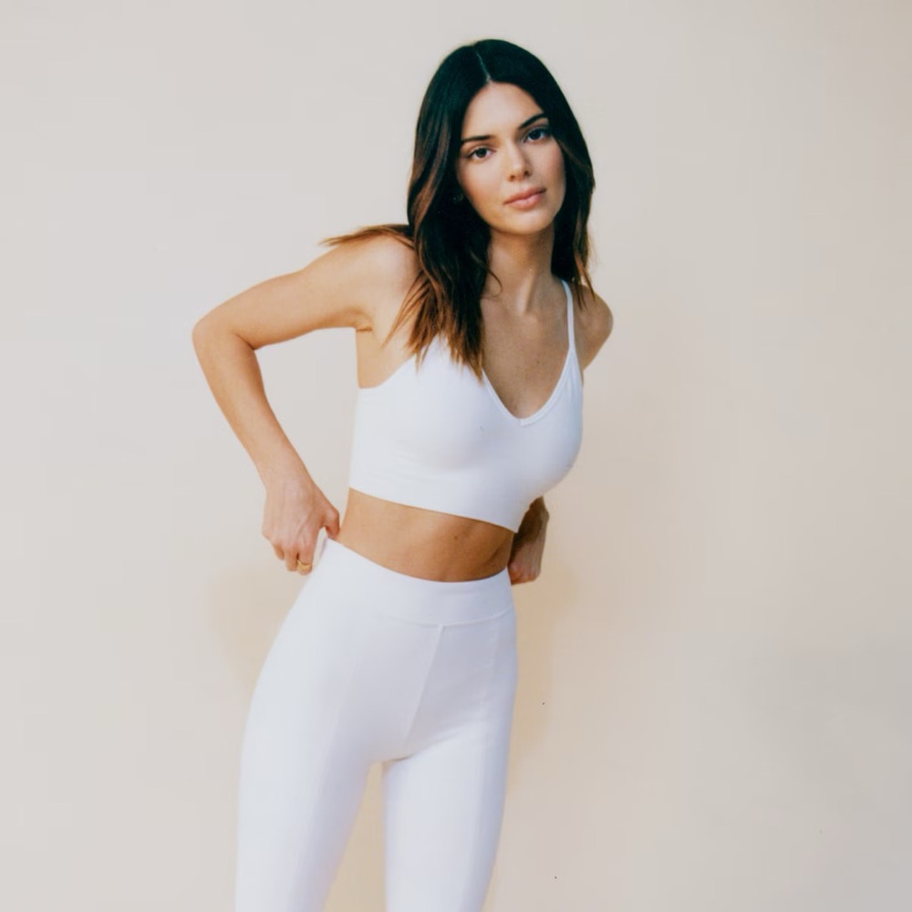 NWT Alo Yoga White Airbrush Flutter Leggings XS 🤍 - Picture 11 of 11